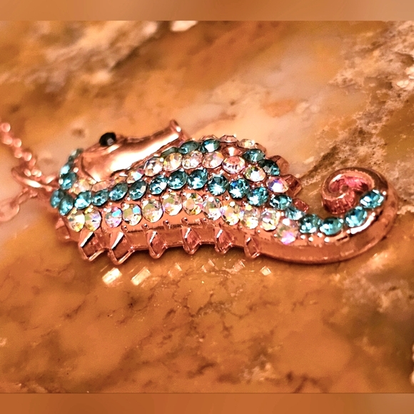 Elegant Colorful Rhinestone Seahorse Pendant Necklace N1P59 - Picture 6 of 6